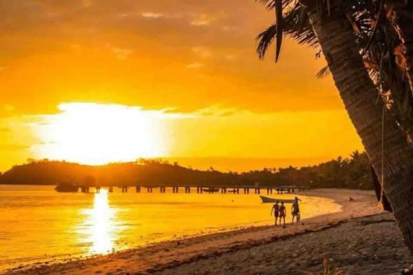 Mana Lagoon Backpackers Villa Bagian luar foto