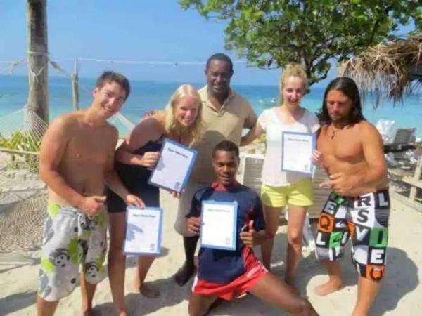Mana Lagoon Backpackers Villa Bagian luar foto