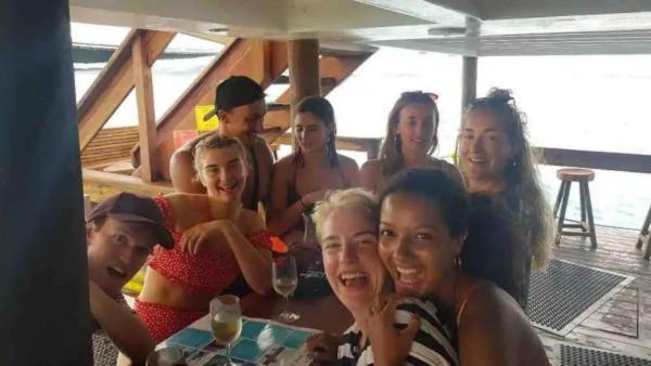 Mana Lagoon Backpackers Villa Bagian luar foto